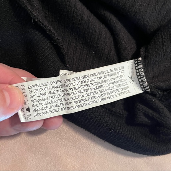 Women’s Forever 21 casual black velour pullover sweatshirt - Picture 8 of 8